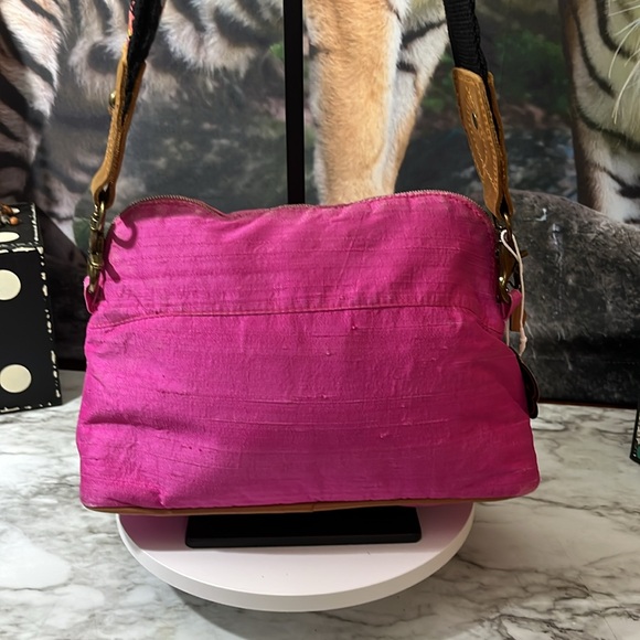 Hermès Vintage PINK Silk Clutch Crossbody Bag. RUBBING ON SILK ALONG THE ZIPPER - Picture 9 of 16